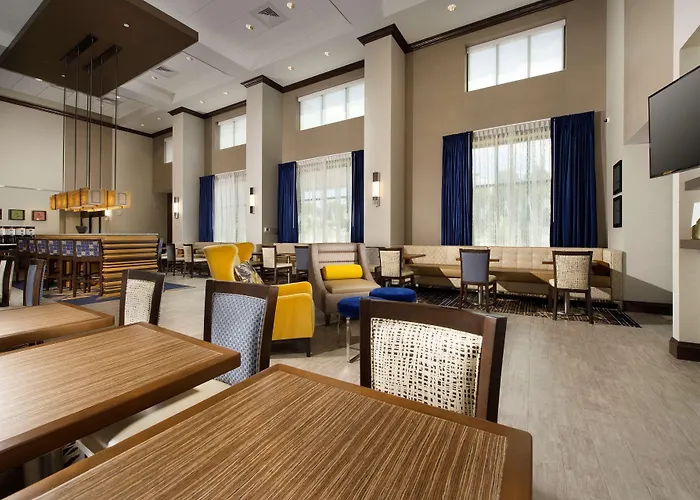 Hampton Inn & Suites Falls Church